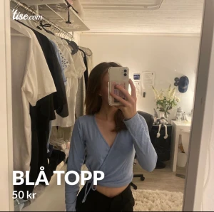 Blå topp - Supersöt blå topp som man kan knyta!  Säljer då den inte används, använd uppskattningsvis 2-3 gånger