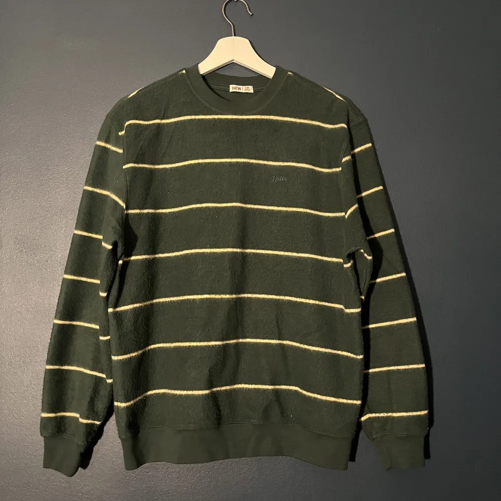 En grön stickad tröja i märket Katin USA. Storlek S-M, knappt använd och i perfekt skick.  Hör gärna av dig. . Tröjor & Koftor.