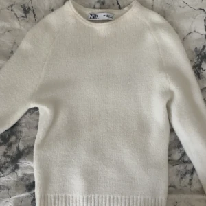 Stickad tröja - Föör skön tröja från Zara, nyskick, inga defekter