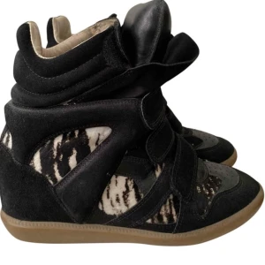 Så snygga isabel Marants - Säljer mina så coola isabel marants! Älskar dessa men kommer ej till användning. så fint skick!! (dustbag finns)