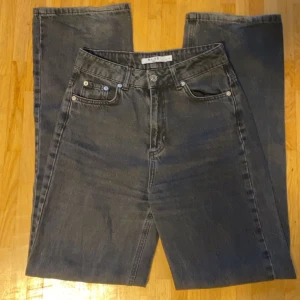 Na-kd jeans  - Säljer dessa supersnygga nya Na-kd jeans i st 34, ny skick är ändas testade💕💕