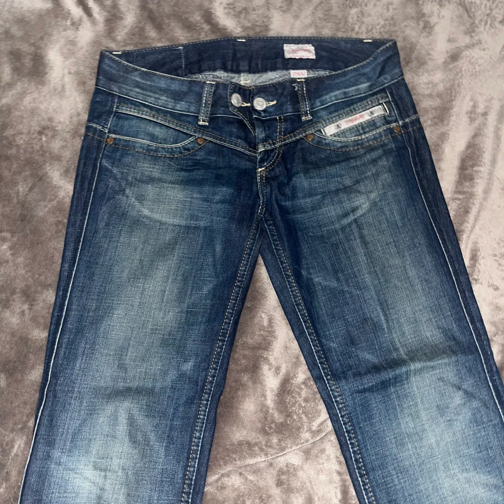 lågmidjade slim fit jeans, jätte snygga men jag använder aldrig dom . Jeans & Byxor.