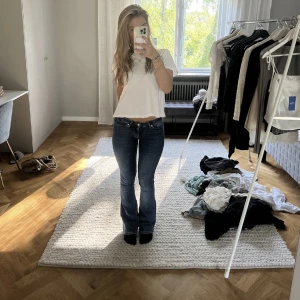 Lågmidjade jeans  - Lågmidjade jeans från vero Moda!  Passar Xs-S! Budgivning on flera är intresserade! 💗