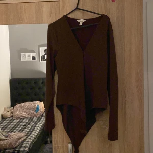 Brun body  - Helt perfekt body som sitter precis som man vill ha den