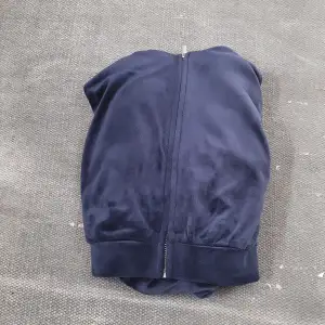 En mörkblå dragskedje-tröja SUPER mjuk o skön använ 1 gång 