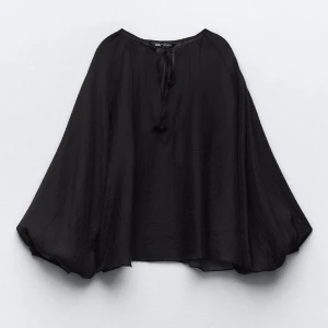 Oanvänd zara blus  - Säljer denna supersnygga oanvända blusen från zara, prislapp kvar💞🤗🤗 stolek S 