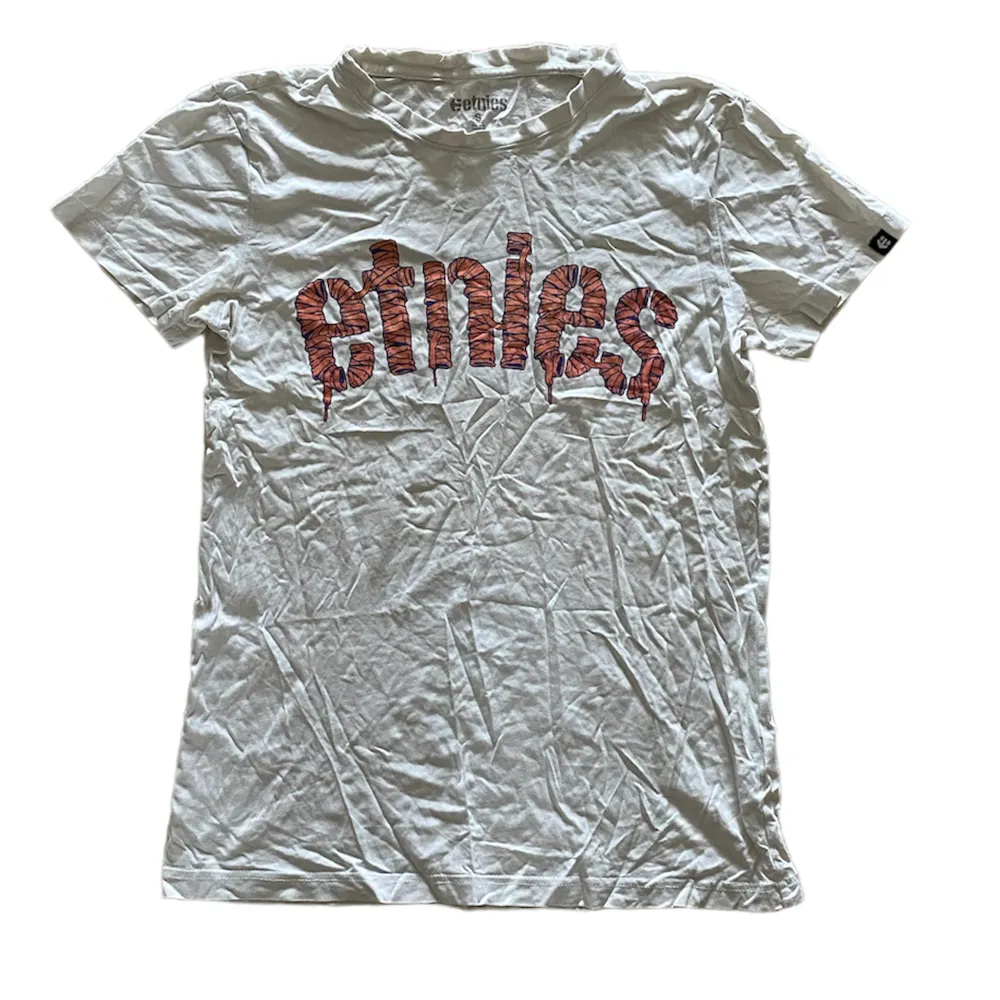 Vintage etnies T-shirt . T-shirts.