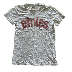 Vintage etnies T-shirt 