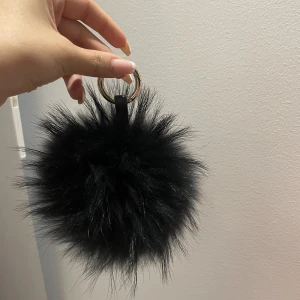 Pälsboll  - Äkta päls som ny 