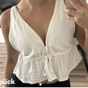 Bikbok topp - Festtopp från bikbok helt i nyskic med prislapp kvar! Lånade bilder, kom privat för egna