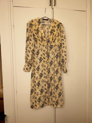 Klänning - Säljer denna fina sommarklänning 