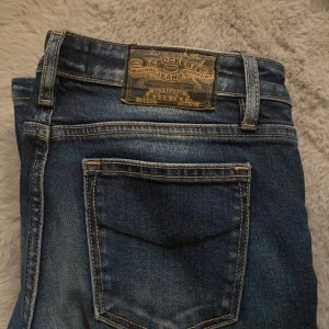 Crocker jeans - Skitsnygga bootcutjeans i storlek 26. Har alltid varit för små för mig, dock väldigt fina och i nyskick.