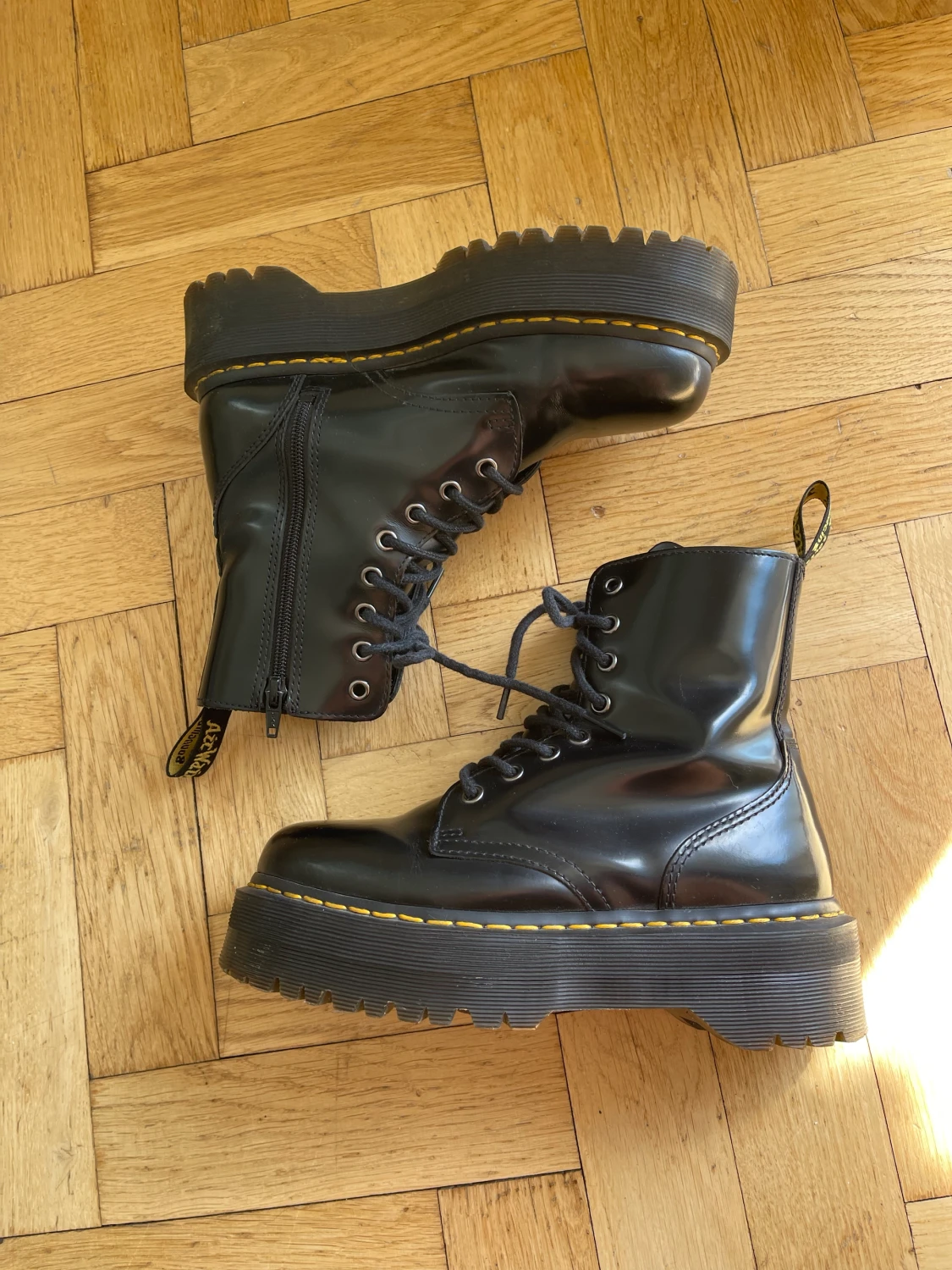 Dr. Martens Jadon