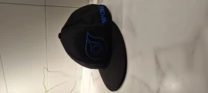 Keps, rak skärm, nyskick, WOXO. - Svart keps med blå text, nyskick, fläckfri, knappt använd, fräsch. 