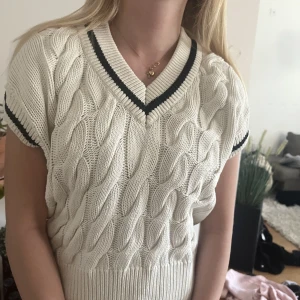 Kortärmad kofta - Kortärmad kofta i nytt skick