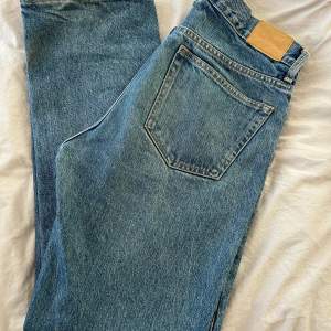Säljer mina jeans från Weekday. Modell space. Färg blå. Storlek 27/30. Bra skick. 