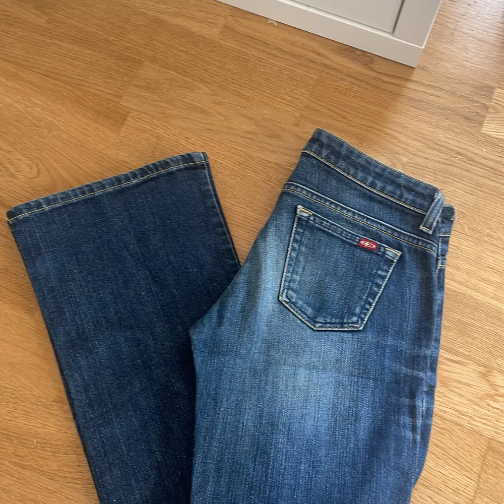 lågmidjade jeans köpta secondhand!. Jeans & Byxor.