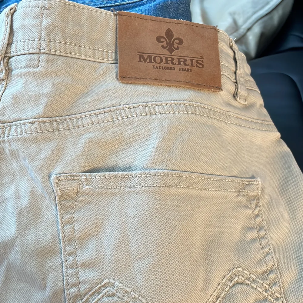 Sjukt sköna Morris jeans inköpta för knappt ett år sedan som blivit för små för mig. I princip använda 5-6 gånger. Strlk w30/l32 Modell ”James jeans”. Jeans & Byxor.