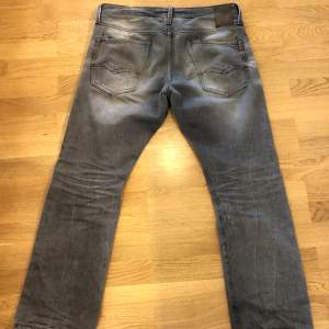 Feta grå replay jeans W34 L32 passar mindre med bälte