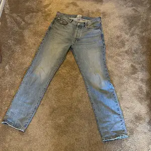 Sjyssta jeans med perfekt passform. Nypris: 300kr. Knappt använda