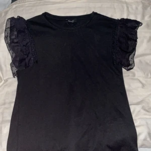 Blus - En jätte fin topp som jag aldrig har använt skit snygg Skick:10/10  