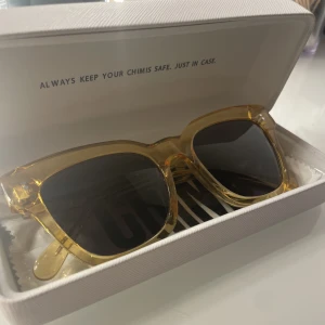 Chimi solglasögon  - Intressekoll på mina chimi i modellen 005 i färgen mango, helt oanvända alltså i helt nytt skick