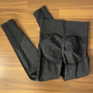 Shorts och tights - Alla M, från shein. Använd 2/3 gånger max. Frakten ingår i priset. ❤️‍🔥❤️‍🔥