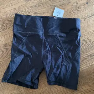 Helt oanvända och nya gymshorts!😍 supersnygga men kommer inte till anvönding 