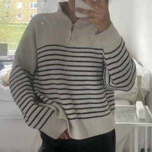 Stickad tröja - Jättefin randig tröja, hör av dig vid frågor💘