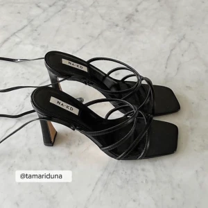 Klackskor  - Sjukt snygga klackar!💕 Köpte i två exemplar i olika storlekar så dom är helt oanvänd och kommer i orginalförpackning 