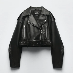 Skinnjacka  - Säljer min otroligt fina skinnjacka från Zara köpt förra våren. Superfin nypris ca 600kr säljer för 250. Mycket bra skick