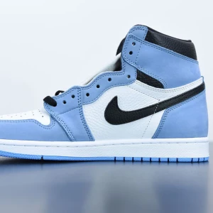 Jordan 1 Retro High White University Blue Black - Jordan 1 Retro High White University Blue Black Oanvänd 