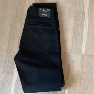 Weekday jeans för kvinnor  - Helt oanvända jeans.  Modell: Sunday