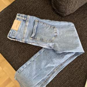 Jeans helt ny från Gina 