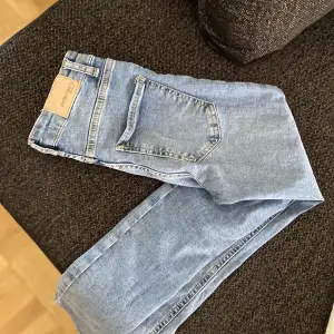Jeans helt ny från Gina 