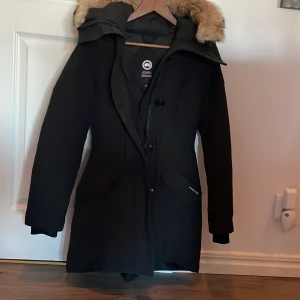 Canada Goose jacka - Inköpt förra året, använt enbart ett par gånger. Nypris 11900 Super fint skick. Som ny 