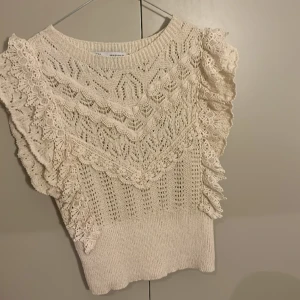 Zara topp - Jätte snygg topp för fester och annat änvänt fåtal gånger och ser helt ny ut finns inte kvar längre på zara ❤️🥰🥰🥰