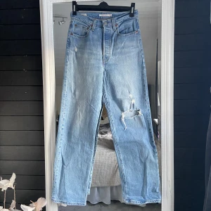 Levis Jeans - Super snygga ribcage jeans från Levis i bra skick⭐️⭐️⭐️