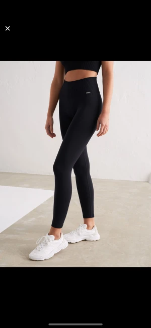 AIMN tights  - Tights från AIMN, stl S. Använda men i fint skick! Nypris 700kr 