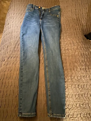 Jeans - Molly perfect jeans  Högmidjade Använda en gång