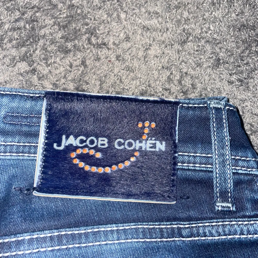 Jacob Cohen jeans i superfint skick i storlek 32, nypris runt 5000 säljer dom för 1399! Kom med frågor och prisförslag!🔥. Jeans & Byxor.