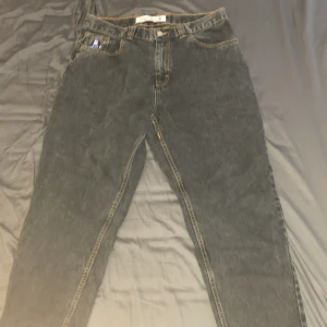 Polar denim 92 byxor. - Nya polar byxor använt 2 gånger för att dom passa mig inte riktigt.