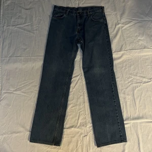 Lee jeans - Jeans från lee, rätt raka i modellen.