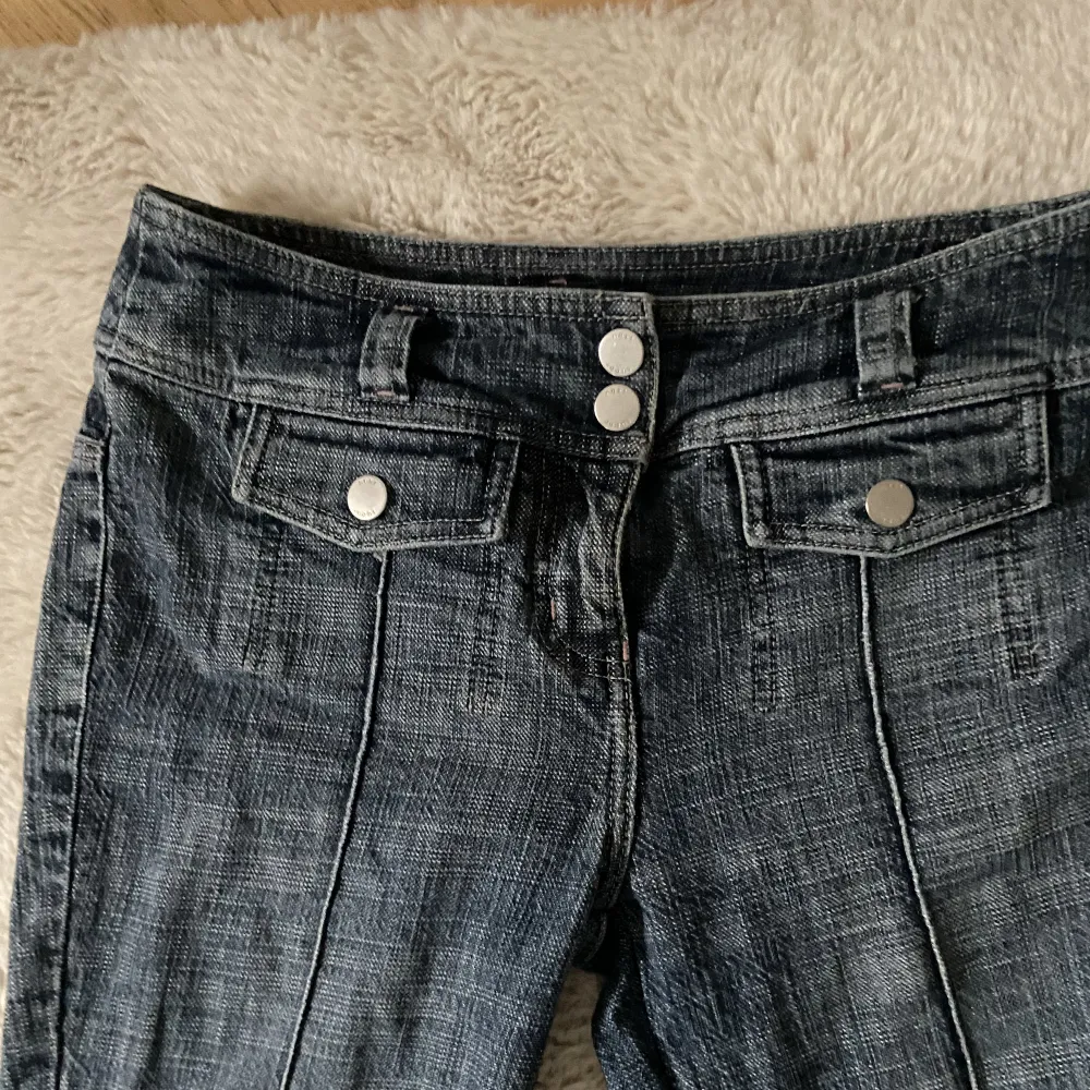 OBS: KÖP DIREKT FÖR 530❤️❤️Skitsnygga jeans jätteunika och skulle verkligen behållt dem om dem inte var små på mig, har därför inga bilder med dem på❤️❤️. Jeans & Byxor.