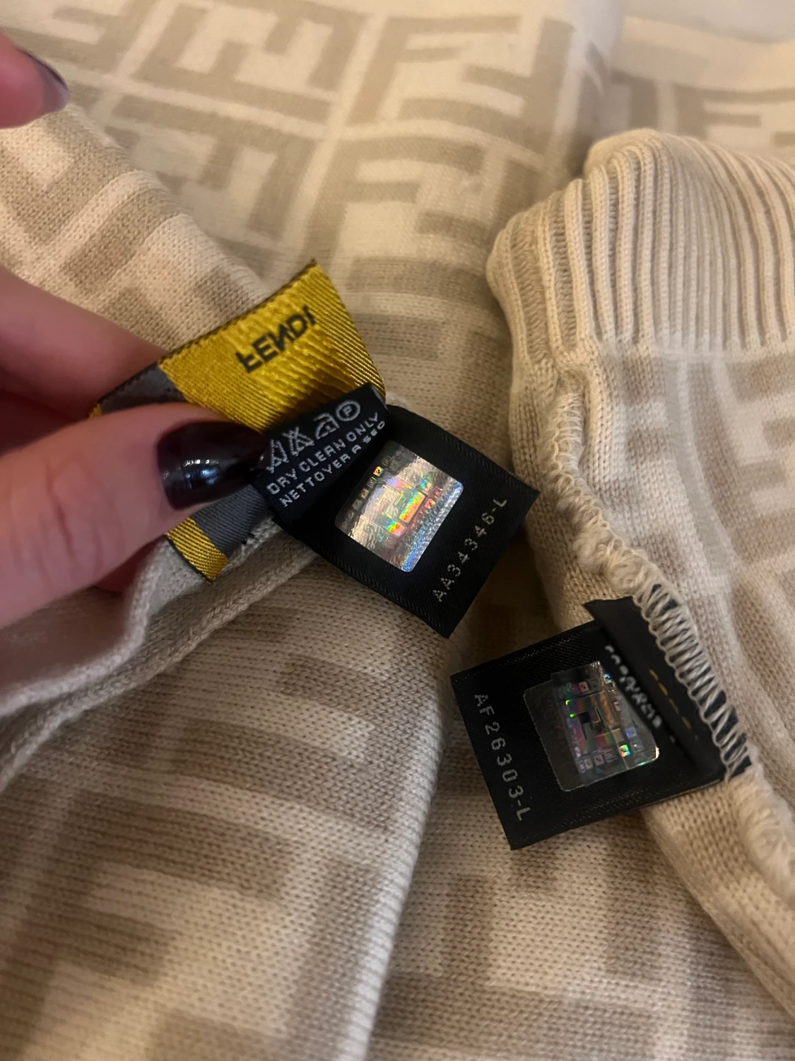 Fendi mössa + halsduk i ren ull - 90