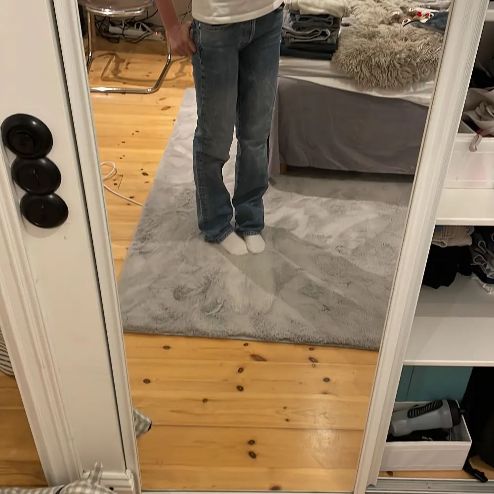  Ett par super fina jeans som är bootcut och Low waist.. Jeans & Byxor.
