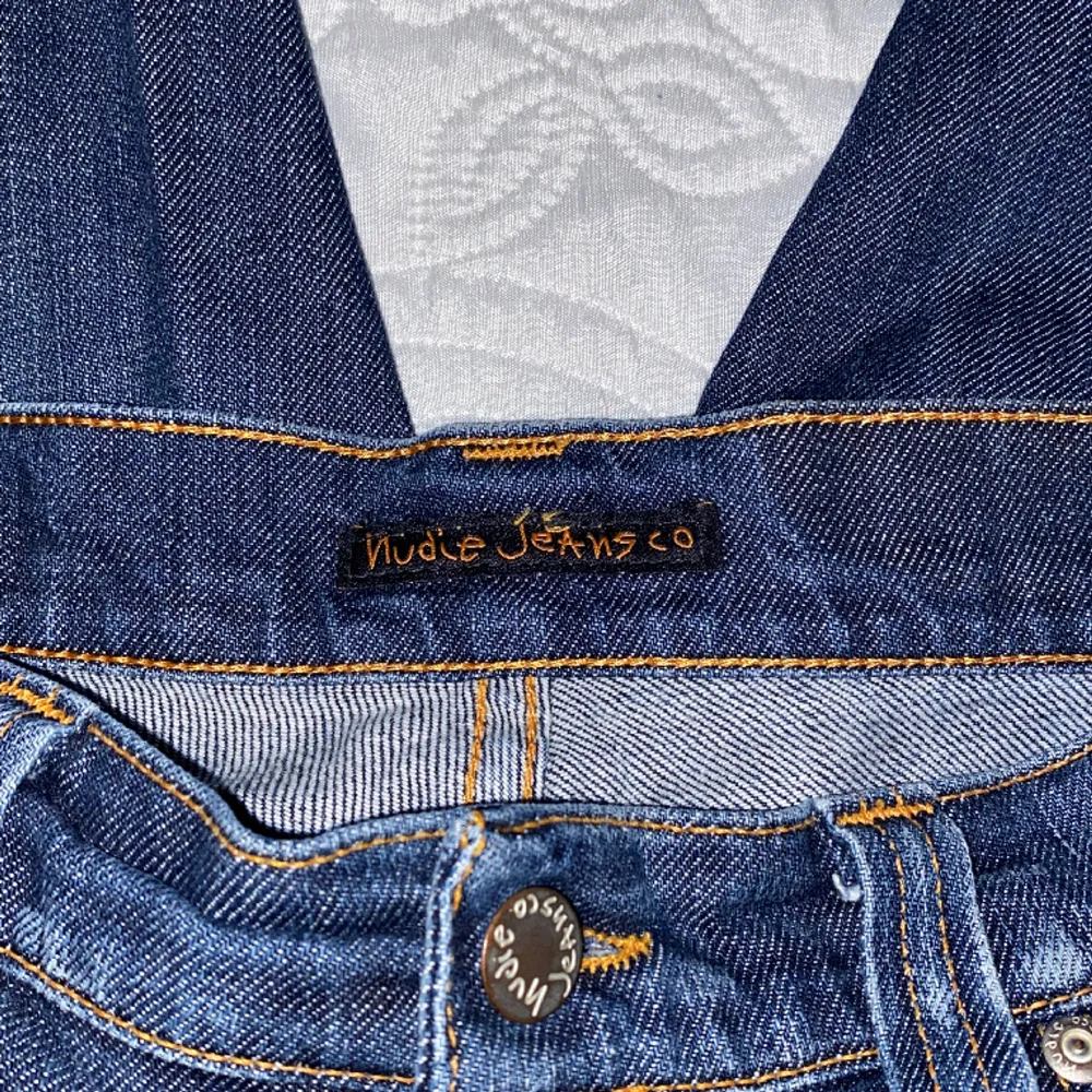 Säljer ett schysst par Nudie lean dean jeans storlek 32/32!🙃 Nypris-1400kr. Jeans & Byxor.