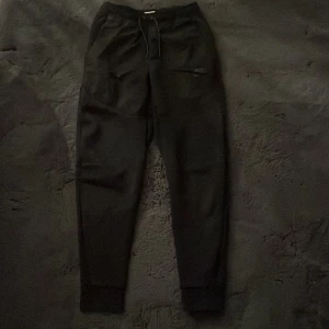 Nike tech byxor  - B