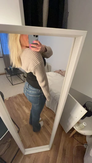 Bolero/kofta  - Säljer denna från hm då den inte kommer till användning 