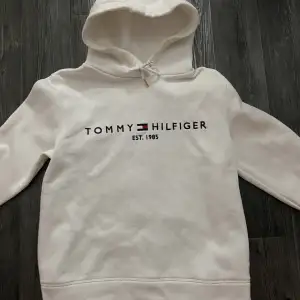 Helt oanvänd Tommy Hilfiger hoodie